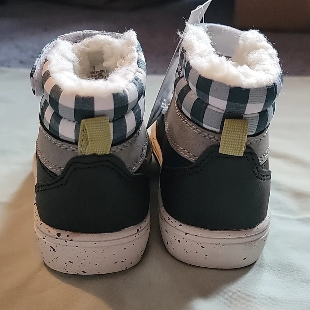 Cat & Jack little boys boots, size 6. NWT. Black and gray with a little green.